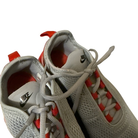 Nike Air Max Motion 2 Mens Red Grey Running Shoes in good conditions - Picture 11 of 12